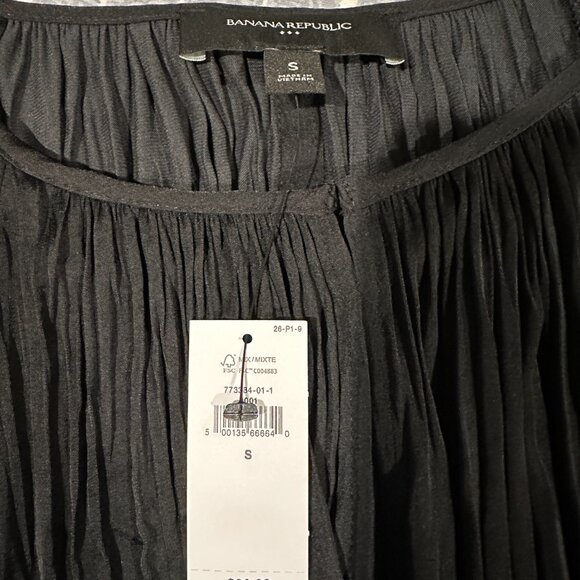 Banana Republic Factory Black Pleated Short Sleeve Blouse – Size M - Picture 4 of 5